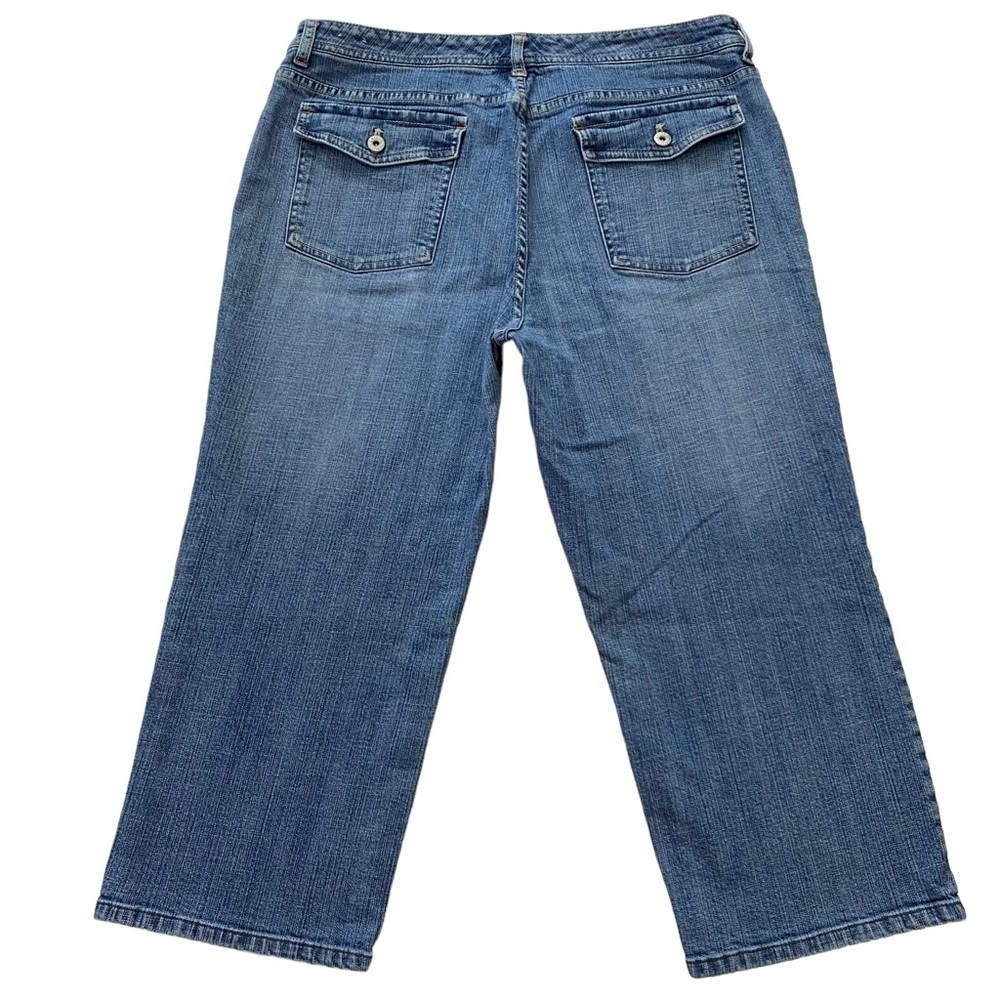 Chico’s Platinum Women’s Mid Rise Light Wash Capri Jeans Size Large / 14